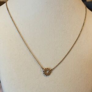 Chic Gold Floral Pendant Necklace